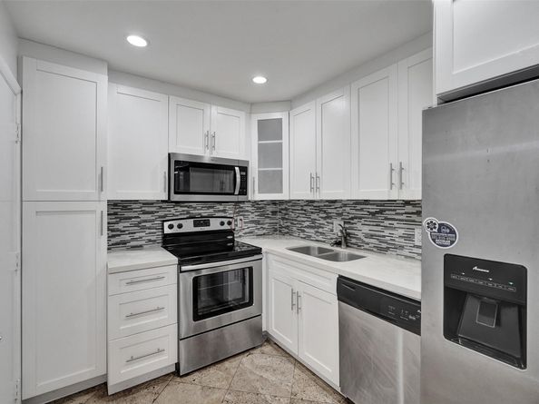 4000 N Hills Dr 38, Hollywood FL 33021