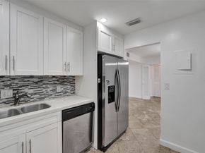 4000 N Hills Dr 38, Hollywood FL 33021