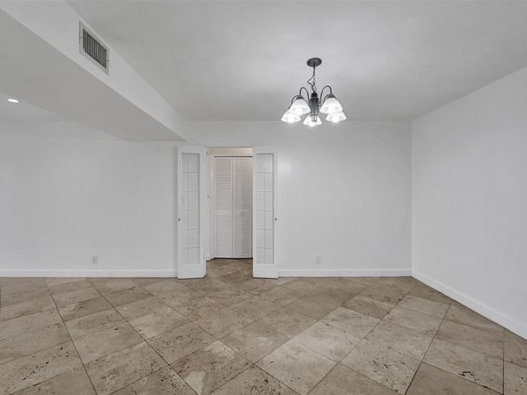 4000 N Hills Dr 38, Hollywood FL 33021