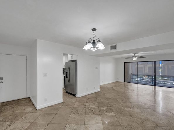 4000 N Hills Dr 38, Hollywood FL 33021