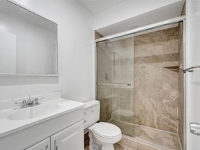 4000 N Hills Dr 38, Hollywood FL 33021