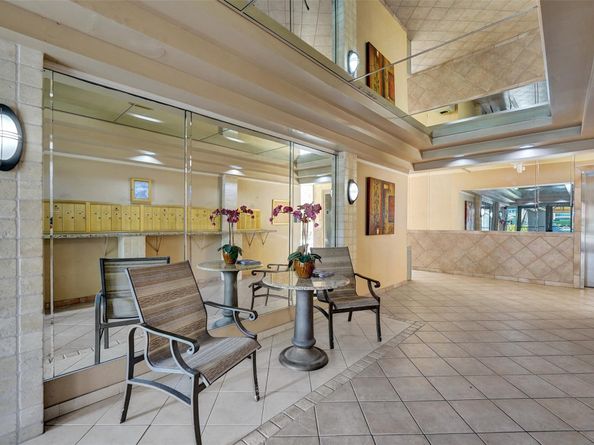 4000 N Hills Dr 38, Hollywood FL 33021