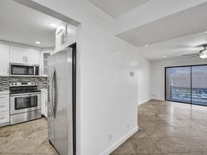 4000 N Hills Dr 38, Hollywood FL 33021