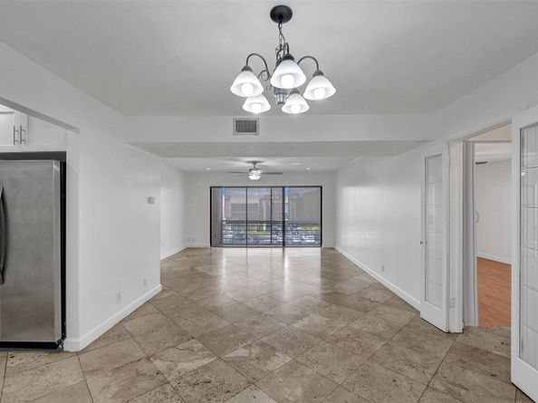 4000 N Hills Dr 38, Hollywood FL 33021