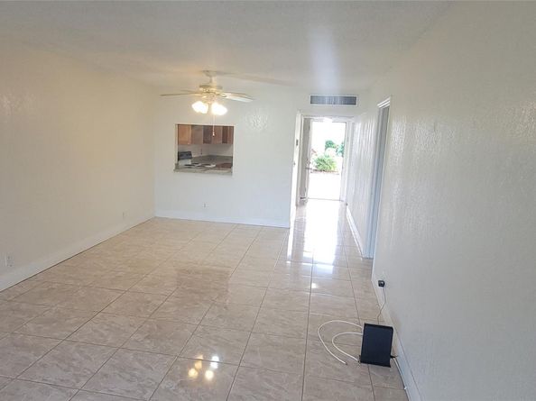 9421 SW Evergreen Pl 102, Davie FL 33324