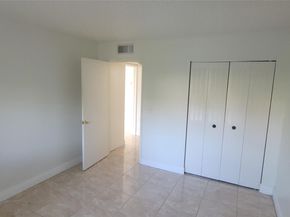 9421 SW Evergreen Pl 102, Davie FL 33324