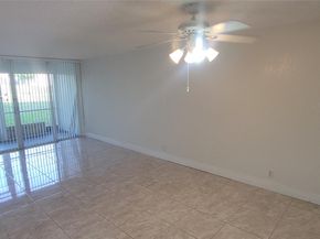 9421 SW Evergreen Pl 102, Davie FL 33324