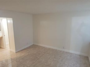 9421 SW Evergreen Pl 102, Davie FL 33324