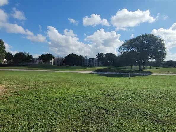9421 SW Evergreen Pl 102, Davie FL 33324