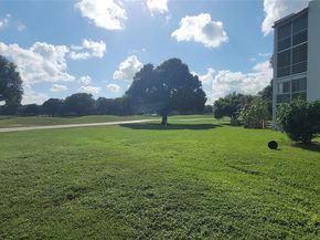 9421 SW Evergreen Pl 102, Davie FL 33324