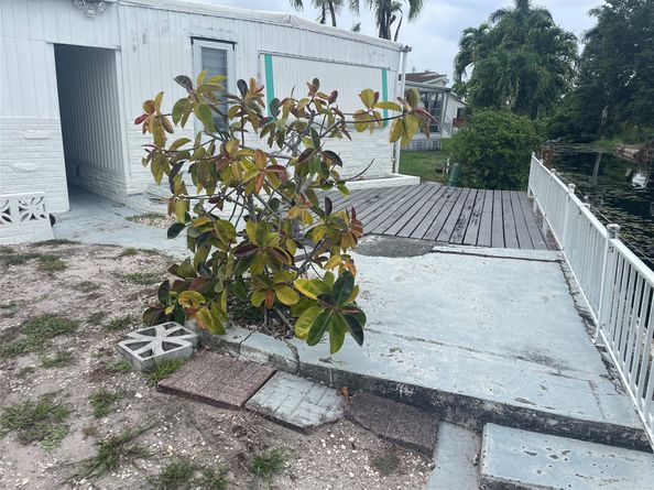 1888 SW 85th Ave, Davie FL 33324