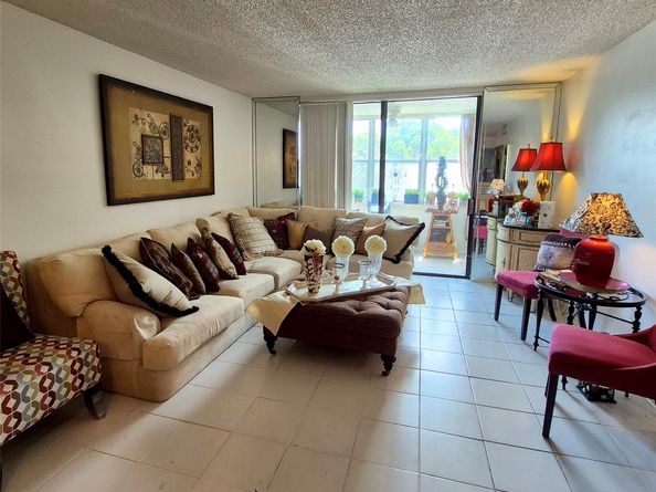 2840 Somerset Dr 208M, Lauderdale Lakes FL 33311