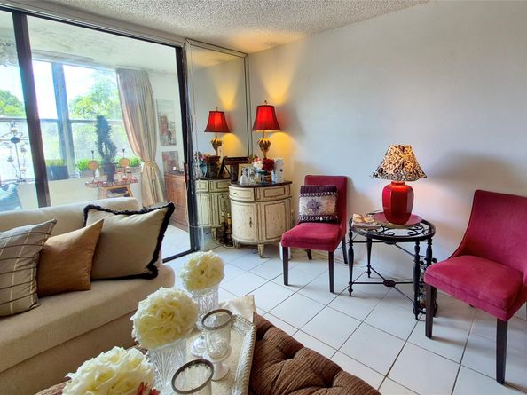 2840 Somerset Dr 208M, Lauderdale Lakes FL 33311