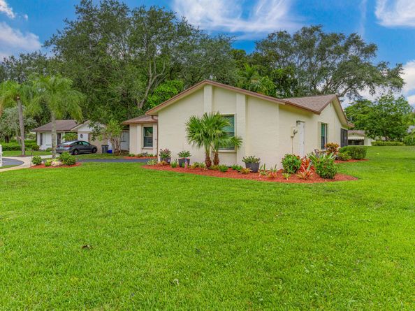 18085 102nd Way S, Boca Raton FL 33498