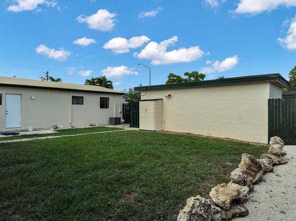 4932 SW 12th St, Plantation FL 33317