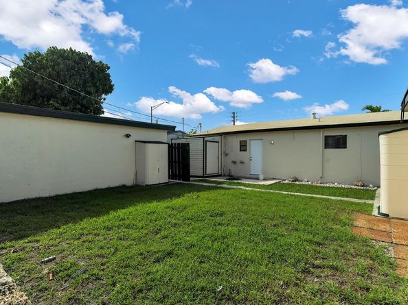 4932 SW 12th St, Plantation FL 33317