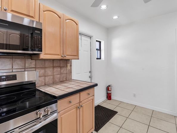 4932 SW 12th St, Plantation FL 33317