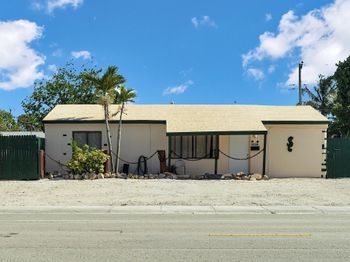 4932 SW 12th St