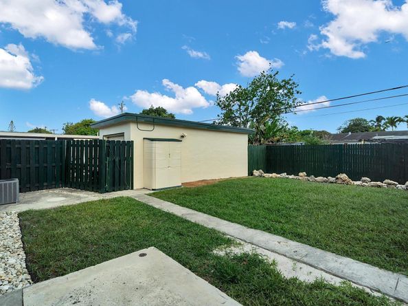 4932 SW 12th St, Plantation FL 33317