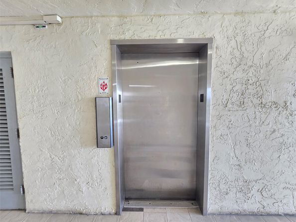 3000 NW 48th Ter 430, Lauderdale Lakes FL 33313