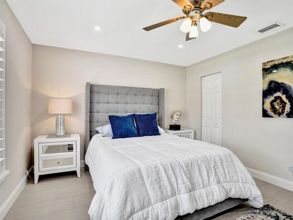 5242 Indianwood Village Lane, Lake Worth FL 33463