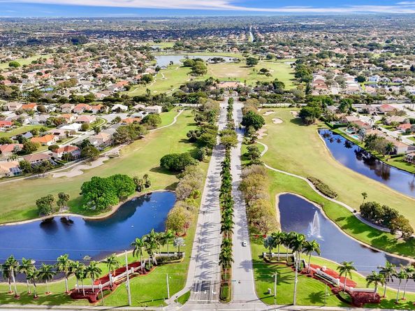 5242 Indianwood Village Lane, Lake Worth FL 33463