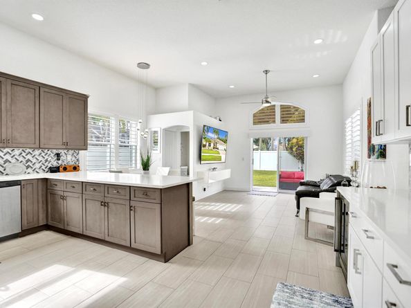 5242 Indianwood Village Lane, Lake Worth FL 33463