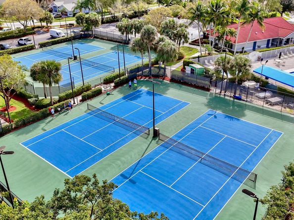 5242 Indianwood Village Lane, Lake Worth FL 33463