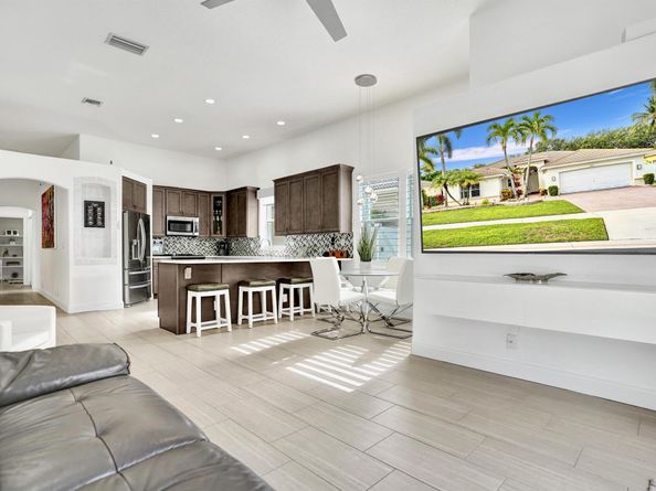 5242 Indianwood Village Lane, Lake Worth FL 33463