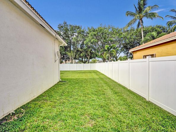 5242 Indianwood Village Lane, Lake Worth FL 33463