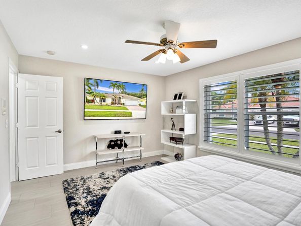 5242 Indianwood Village Lane, Lake Worth FL 33463