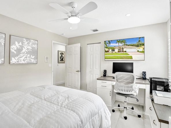 5242 Indianwood Village Lane, Lake Worth FL 33463