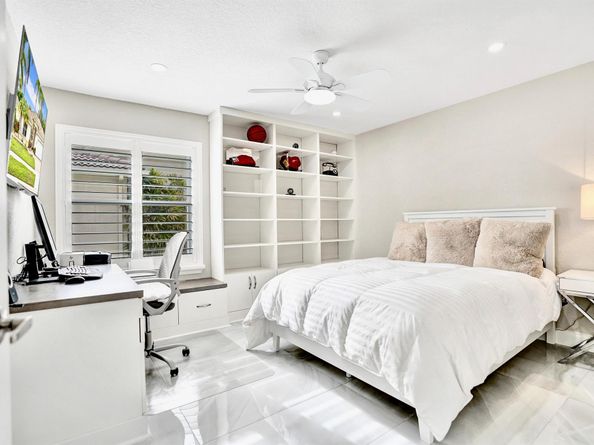 5242 Indianwood Village Lane, Lake Worth FL 33463