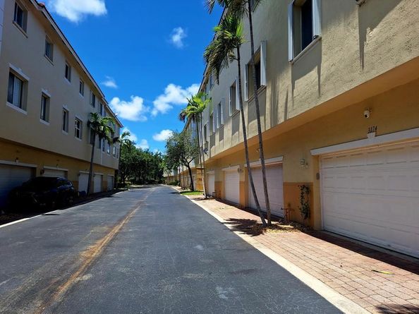3172 N Greenleaf Circle, Boynton Beach FL 33426