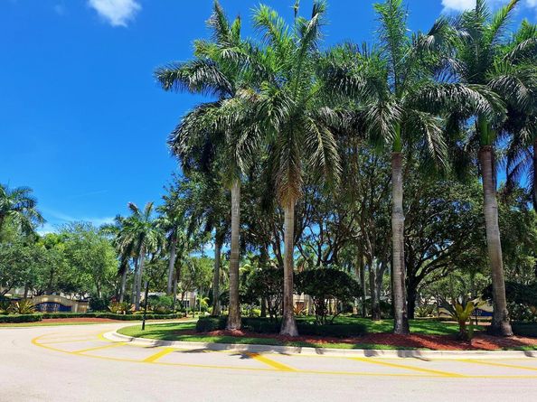 3172 N Greenleaf Circle, Boynton Beach FL 33426