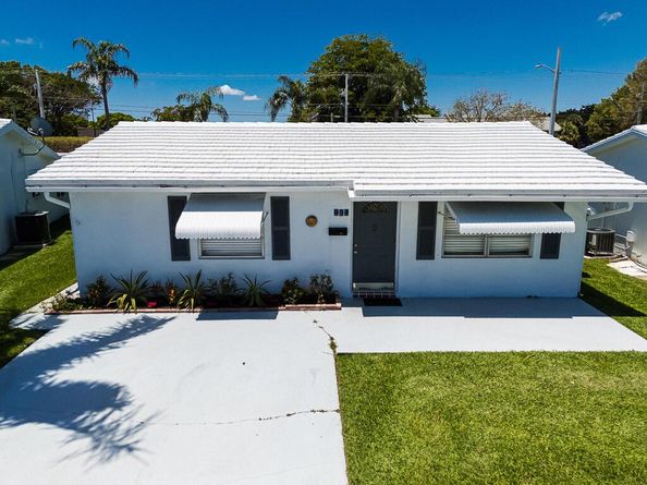 904 SW 24th Street, Boynton Beach FL 33426