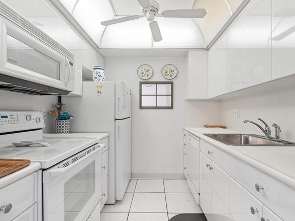 419 Golden Isles Drive 107, Hallandale Beach FL 33009