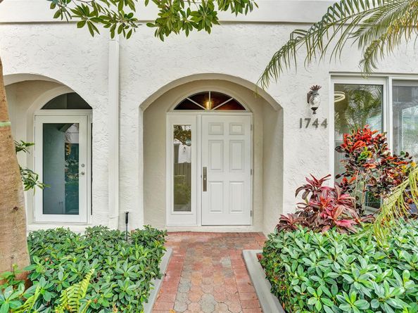 1744 NE 9th St, Fort Lauderdale FL 33304