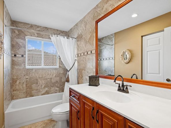 1201 Skylark Dr, Weston FL 33327