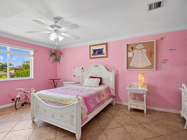 1201 Skylark Dr, Weston FL 33327
