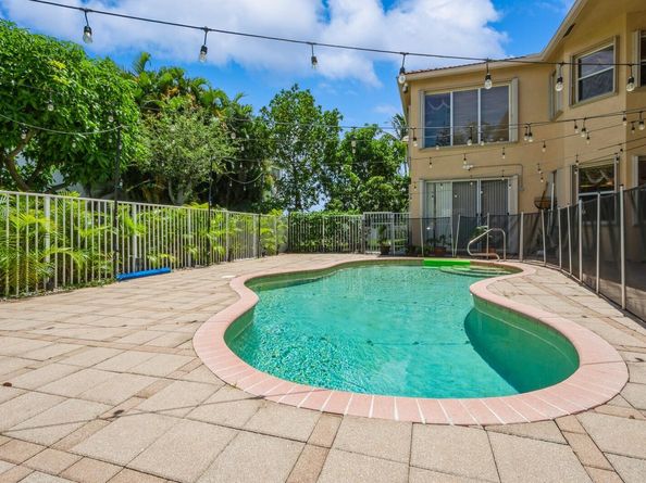 9915 Via Bernini, Lake Worth FL 33467