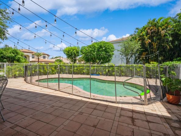 9915 Via Bernini, Lake Worth FL 33467