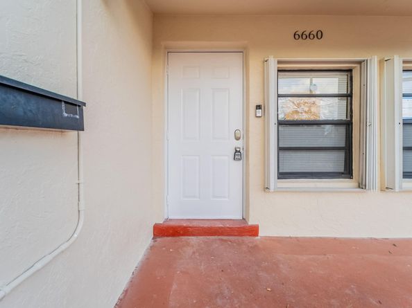 6660 Allen St, Hollywood FL 33024