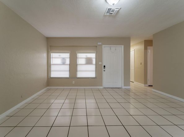 6660 Allen St, Hollywood FL 33024