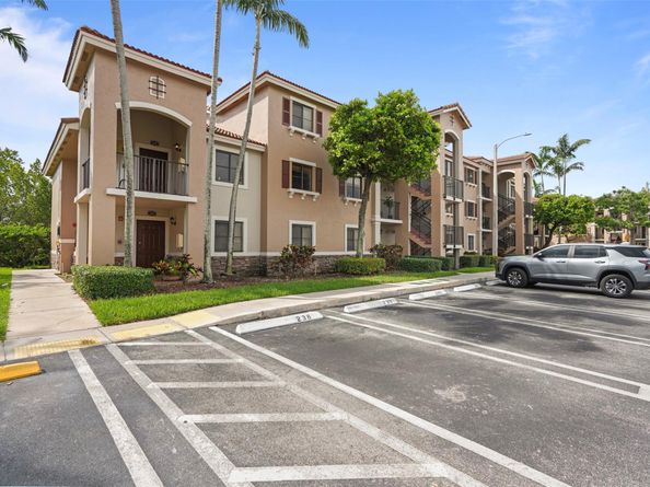22921 SW 88th Pl 201, Cutler Bay FL 33190