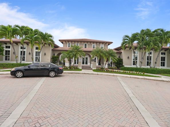 22921 SW 88th Pl 201, Cutler Bay FL 33190