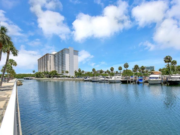 300 Bayview Drive 1703, Sunny Isles Beach FL 33160