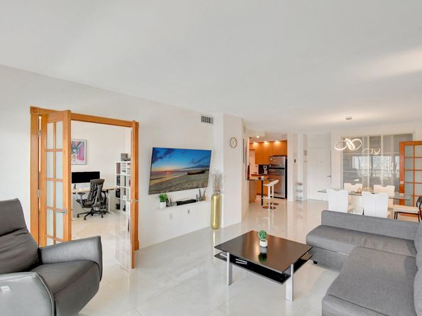 300 Bayview Drive 1703, Sunny Isles Beach FL 33160