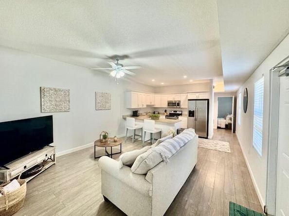 335 Kenilworth Boulevard 13, West Palm Beach FL 33405