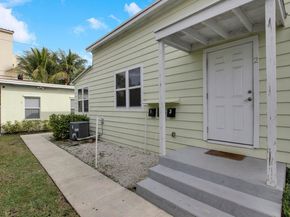 335 Kenilworth Boulevard 13, West Palm Beach FL 33405